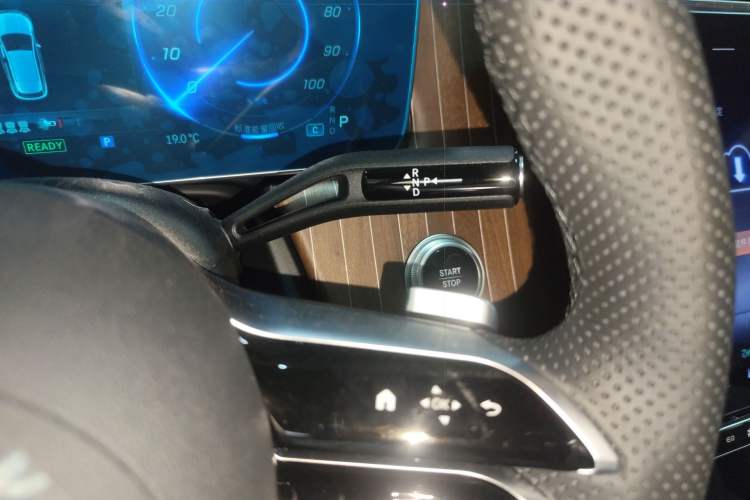 Used Mercedes-Benz EQE SUV 2024 500 4MATIC Pioneer Edition Gear Lever