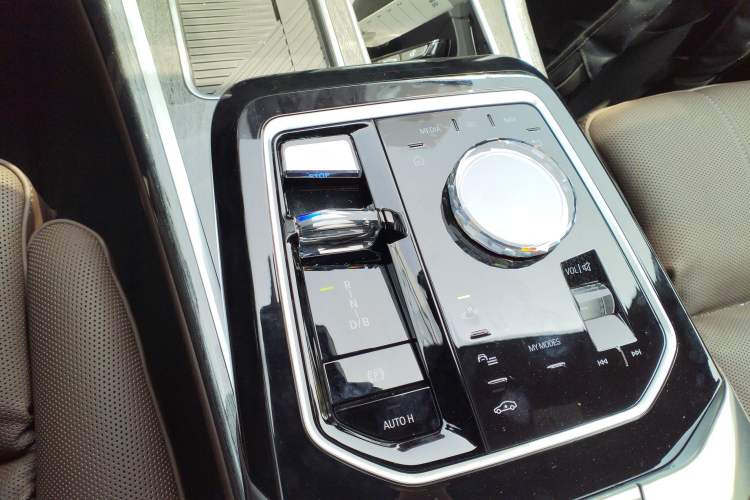 Used BMW i7 2023 eDrive50L Prestige M Sport Package Gear Lever