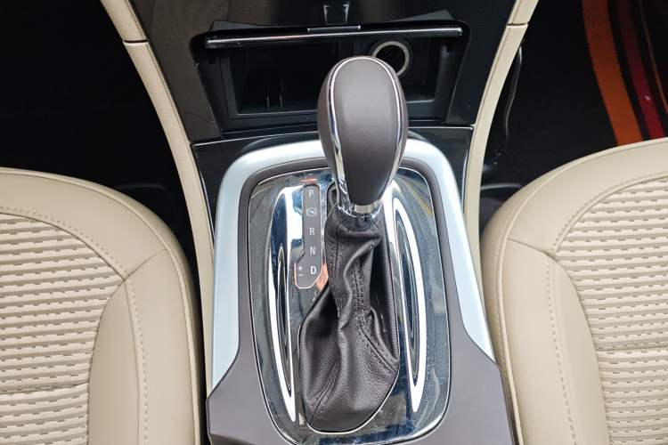 Used Buick Regal 2015 2.0L Leading Fashion Edition