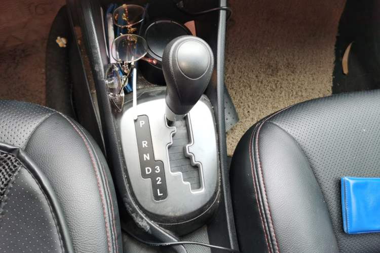 Used Kia K2 2015 Sedan 1.4L Automatic GLS Gear Lever