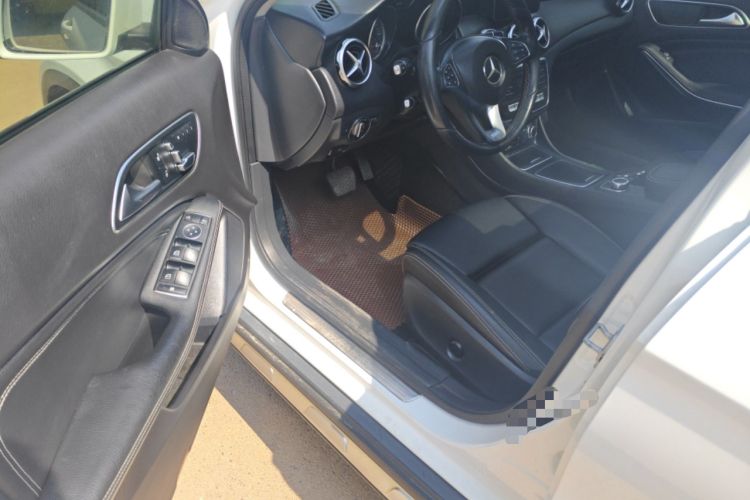 Used Mercedes-Benz GLA 2017 GLA 200 Sport Edition Driver Seat