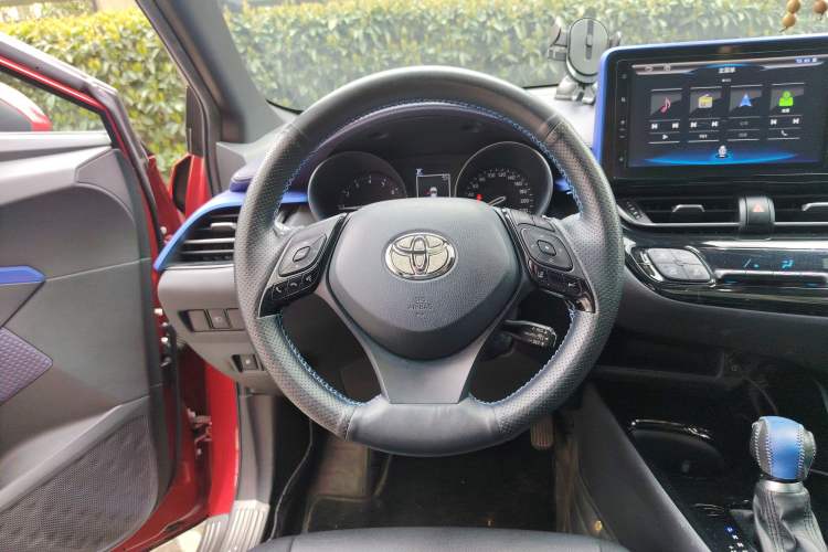 Used Toyota C-HR 2018 2.0L Flagship Sunroof Version China V Standard