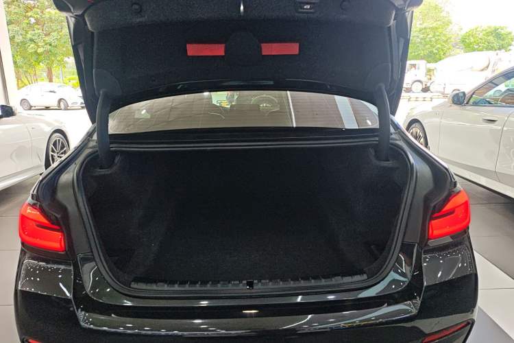Used BMW 5 Series 2022 Restyled 525Li M Sport Package Trunk