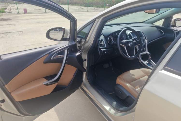 Used Buick GT 2013 GT 1.8L Automatic Fashion Edition Driver Seat