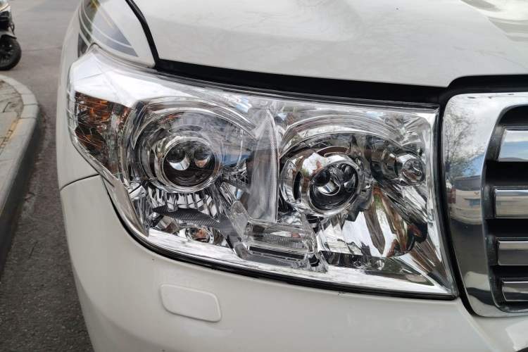 Used Toyota Land Cruiser 2010 4700 Middle East Edition Right Front Headlight