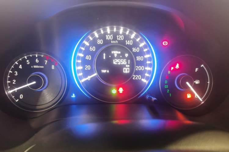 Used Honda Crider 2015 1.8L automatic luxury edition Odometer Close Up