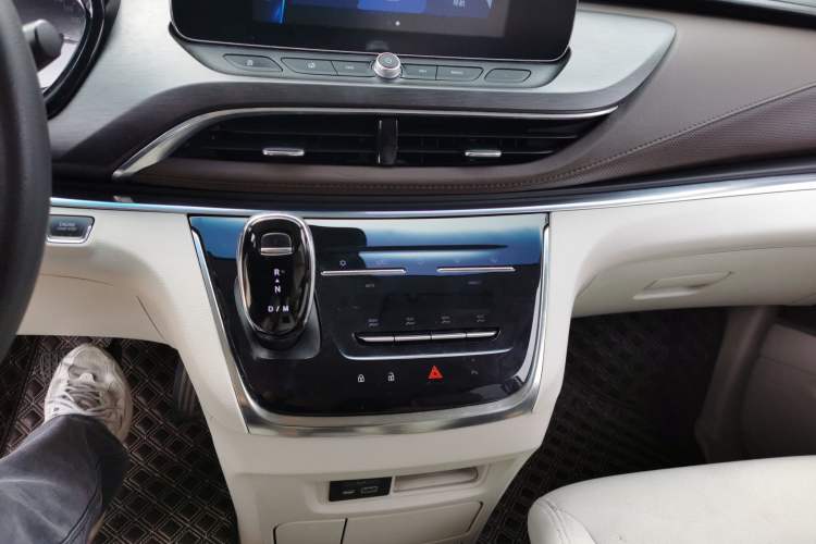 Used Buick GL8 2022 Land Cruiser Executive Class 652T Comfort Model
