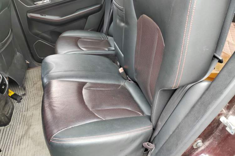 Used Baojun 560 2015 1.8L manual luxury version Left Rear Seat