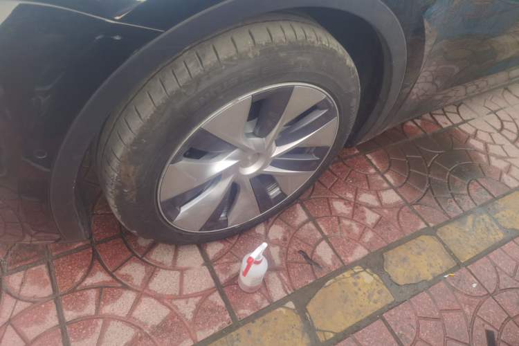 Used Tesla Model Y 2021 Long-Range All-Wheel-Drive Version 3D7 Left Front Wheel Hub