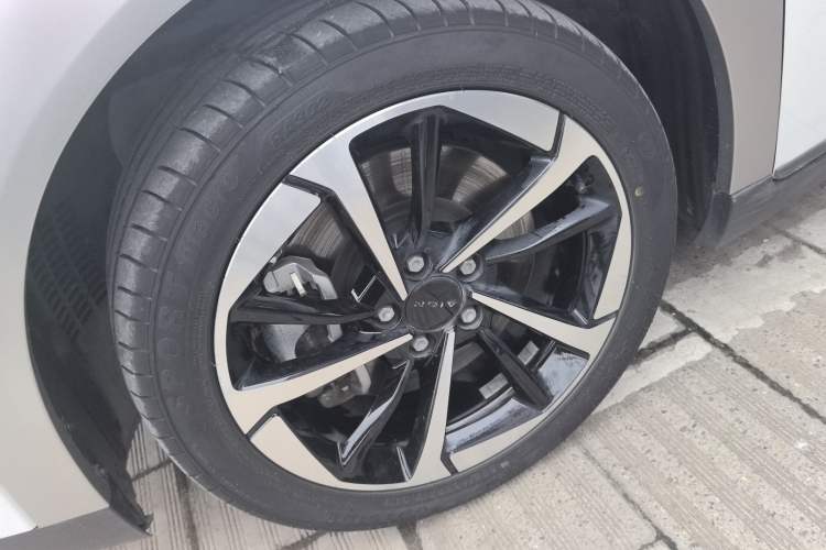 Used AION Y 2024 Plus 510 Intelligent Driving Version Left Front Wheel Hub