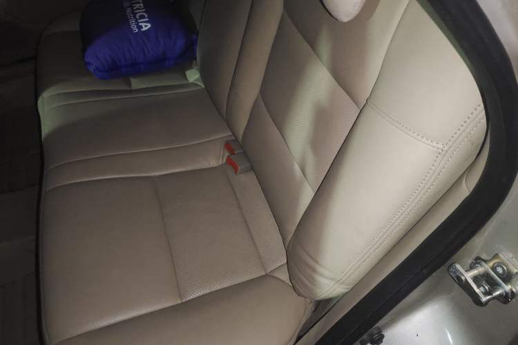 Used Buick Excelle 2011 1.6LX-AT Left Rear Seat