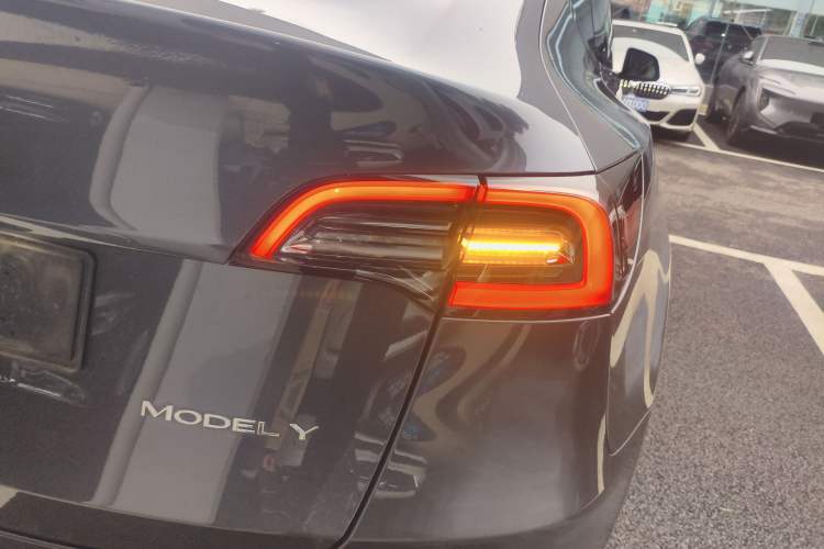 Used Tesla Model Y 2021 Long-Range All-Wheel-Drive Version