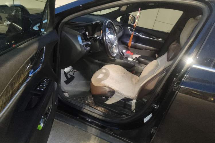 Used Cadillac XT5 2018 28E Four-Wheel Drive Tech Version