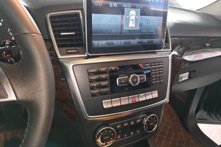 Used Mercedes-Benz M-Class 2015 ML 400 4MATIC Dynamic Model Audio And AC Panel