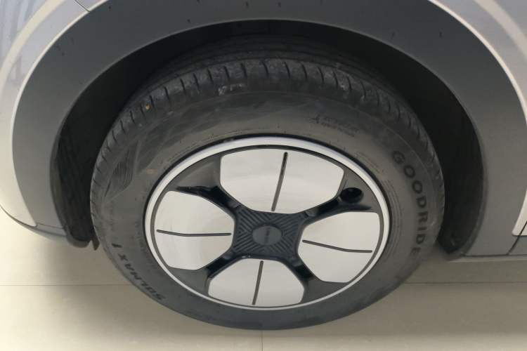 Used Geely Galaxy Geome 2025 310km Youth Edition Left Front Wheel Hub