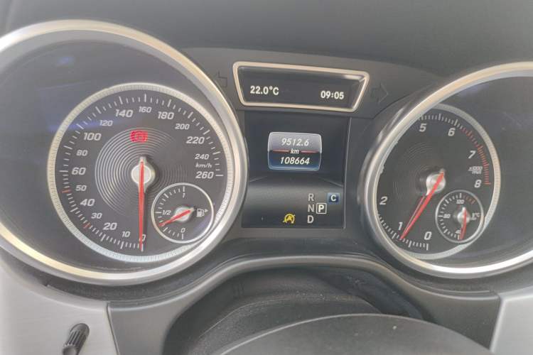 Used Mercedes-Benz GLE 2017 GLE 320 4MATIC Luxury Model Odometer Close Up