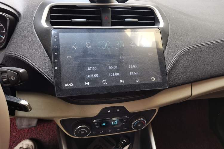 Used Ford Escort 2015 1.5L Automatic Fashion Model Audio And AC Panel