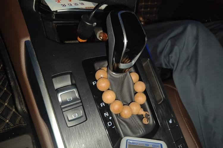 Used Wey VV7 2017 2.0T Flagship Model Gear Lever