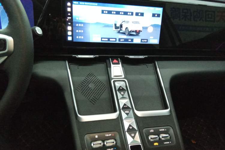 Used Haval Fierce Dragon Max 2023 1.5L Hi4 105 Four-Wheel Drive Smart Flagship Edition Audio And AC Panel