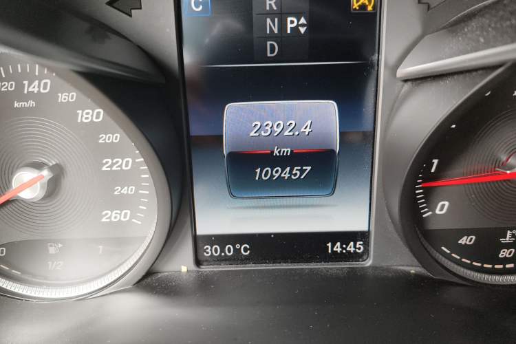 Used Mercedes-Benz GLC 2017 GLC 260 4MATIC Dynamic Edition Odometer Close Up