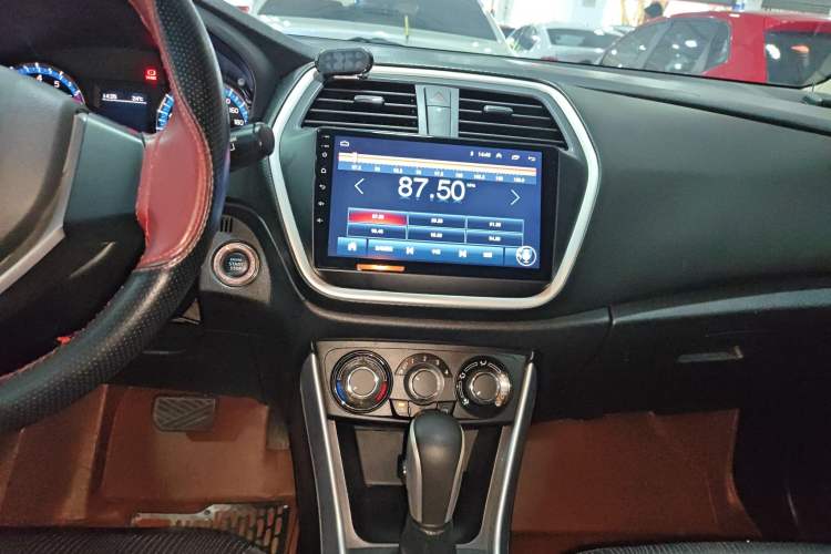 Used Suzuki S-Cross 2015 1.6L CVT Two-Wheel Drive Entry-Level Trim