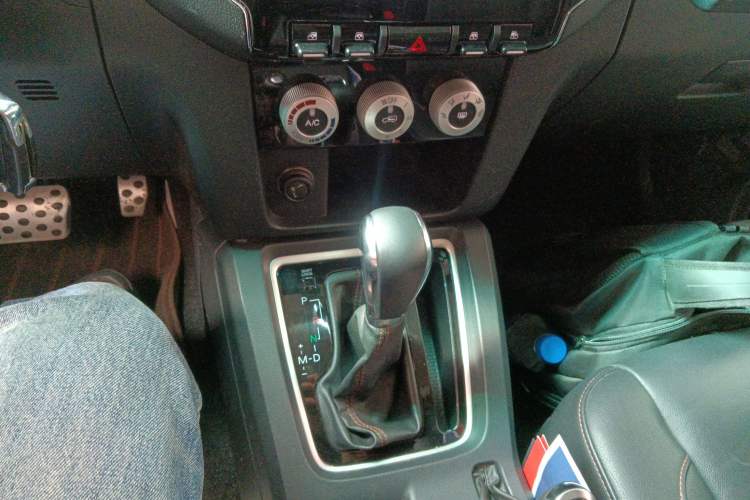 Used BAIC Off-Road BJ40 2016 40L 2.3T Automatic All-Wheel Drive Premium Edition Gear Lever