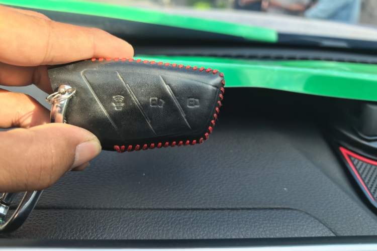 Used SAIC MAXUS T90 2021 2.0T Single-Turbo Automatic Two-Wheel Drive High-Ride Elite Version with Extended Cabin
