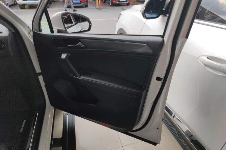 Used Volkswagen Tiguan L 2021 330TSI Automatic Two-Wheel Drive R-Line Enhanced Edition