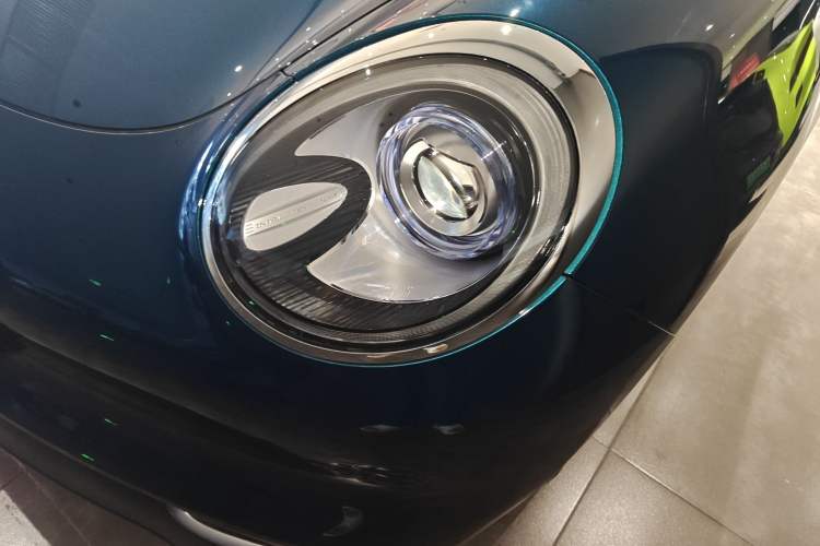 Used ORA Good Cat 2023 401 km Standard Range Luxury Version Lithium Iron Phosphate
