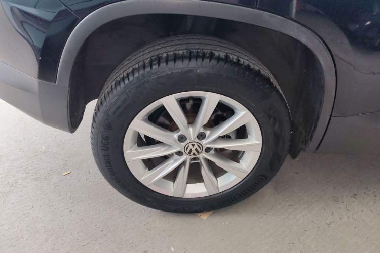 Used Volkswagen Tiguan 2017 300TSI Automatic Two-Wheel Drive Silk Road Comfort Edition Right Rear Wheel Hub