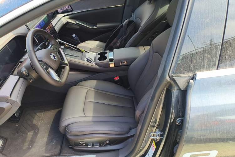 Used Denza Z9 2024 1100 km All-Wheel-Drive Ultra Version