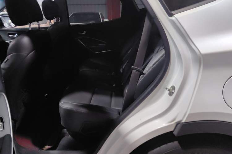 Used Hyundai Santa Fe 2013 2.4L Automatic Two-Wheel Drive Smart Version