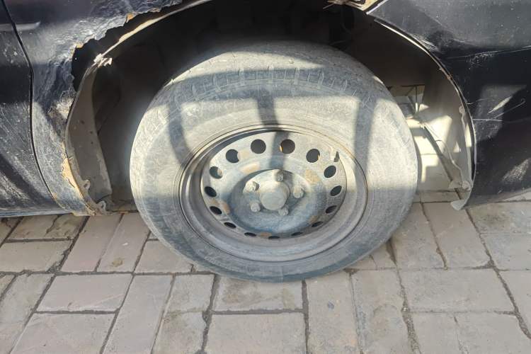 Used FORTHING Lingzhi 2020 M5L 1.6L Base Model 7 Seats Right Front Wheel Hub