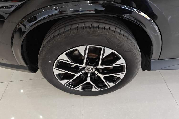 Used Mercedes-Benz GLC 2023 GLC 260 L 4MATIC Luxury Model 5 Seats
