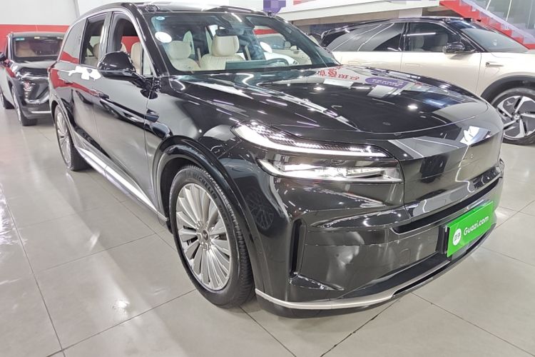 Used ONVO Luxeed L90 2025 Model—Max Six-Seater Version Front Right 45 Deg