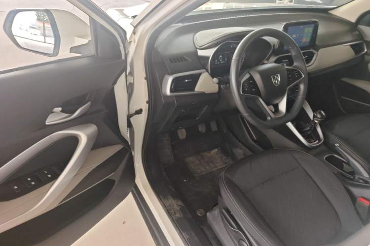 Used Baojun 510 2019 1.5L Manual Enjoyment Model 77kW China VI Emission Standard
