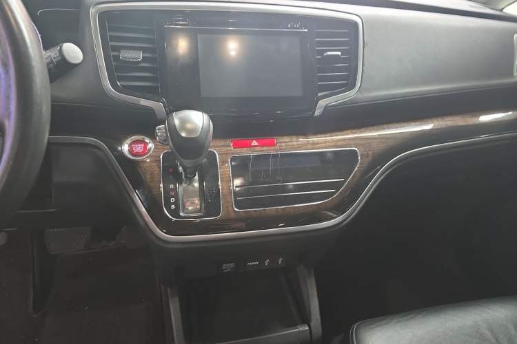 Used Honda Odyssey 2015 Updated Version 2.4L Smart Edition Audio And AC Panel