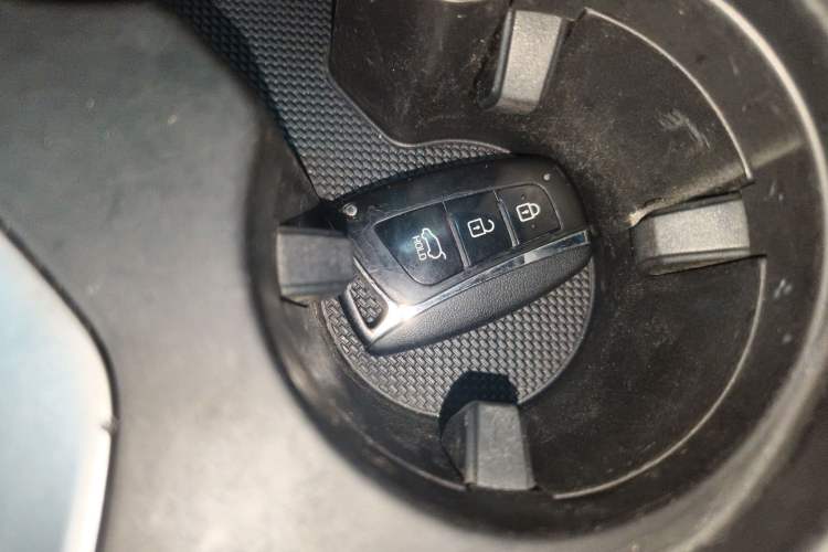 Used Hyundai Santa Fe 2017 2.4L Automatic Two-Wheel Drive Smart Version 5 Seats Vehicle Key