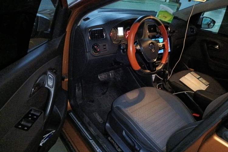 Used Volkswagen Polo 2016 1.6L Cross Polo Automatic
