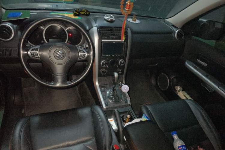 Used Suzuki Grand Vitara 2011 2.4 AT JLX-EL 5-Door Limited Edition Center Console