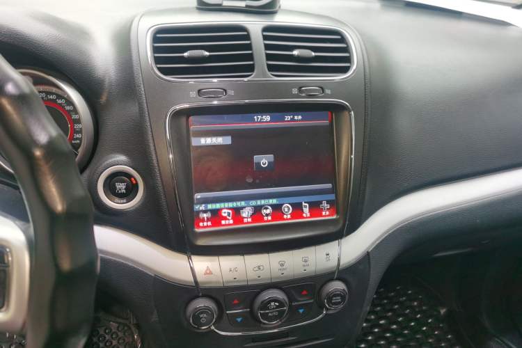 Used Dodge Journey 2013 2.4L Two-Wheel Drive Luxury Version
