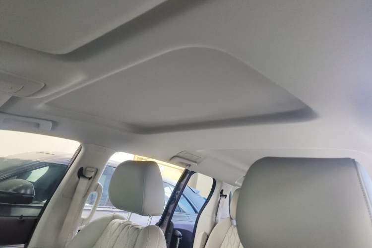 Used Buick GL8 2023 Land Executive Class Comfort Model