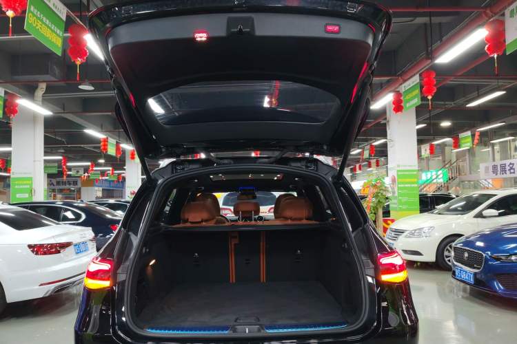 Used Mercedes-Benz GLC 2023 Facelift GLC 260 L 4MATIC Dynamic Version 5 Seats Trunk