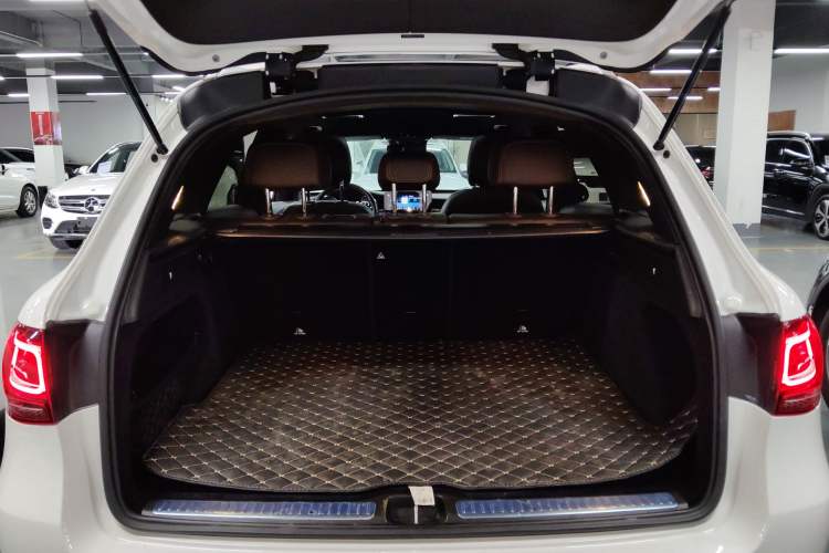 Used Mercedes-Benz GLC 2020 Facelift GLC 300 L 4MATIC Dynamic Edition
