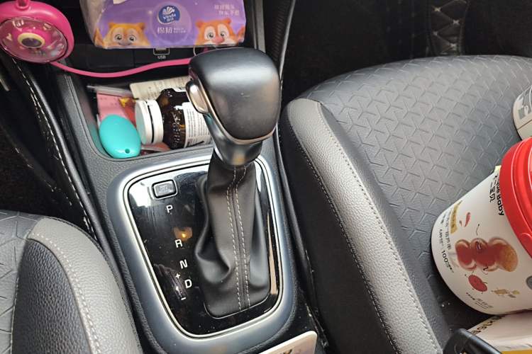 Used Kia kx1 Stonic 2019 1.4L Automatic Fun Edition China V Standard Gear Lever