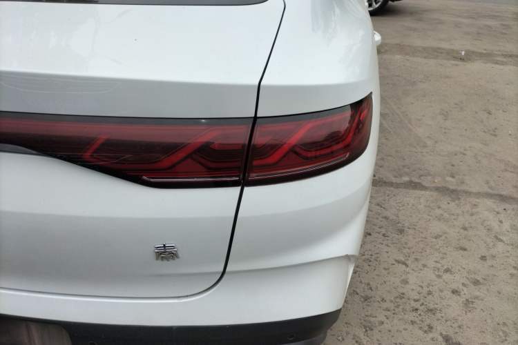 Used BYD Qin L 2024 DM-i 120KM Beyond Model Right Rear Taillight