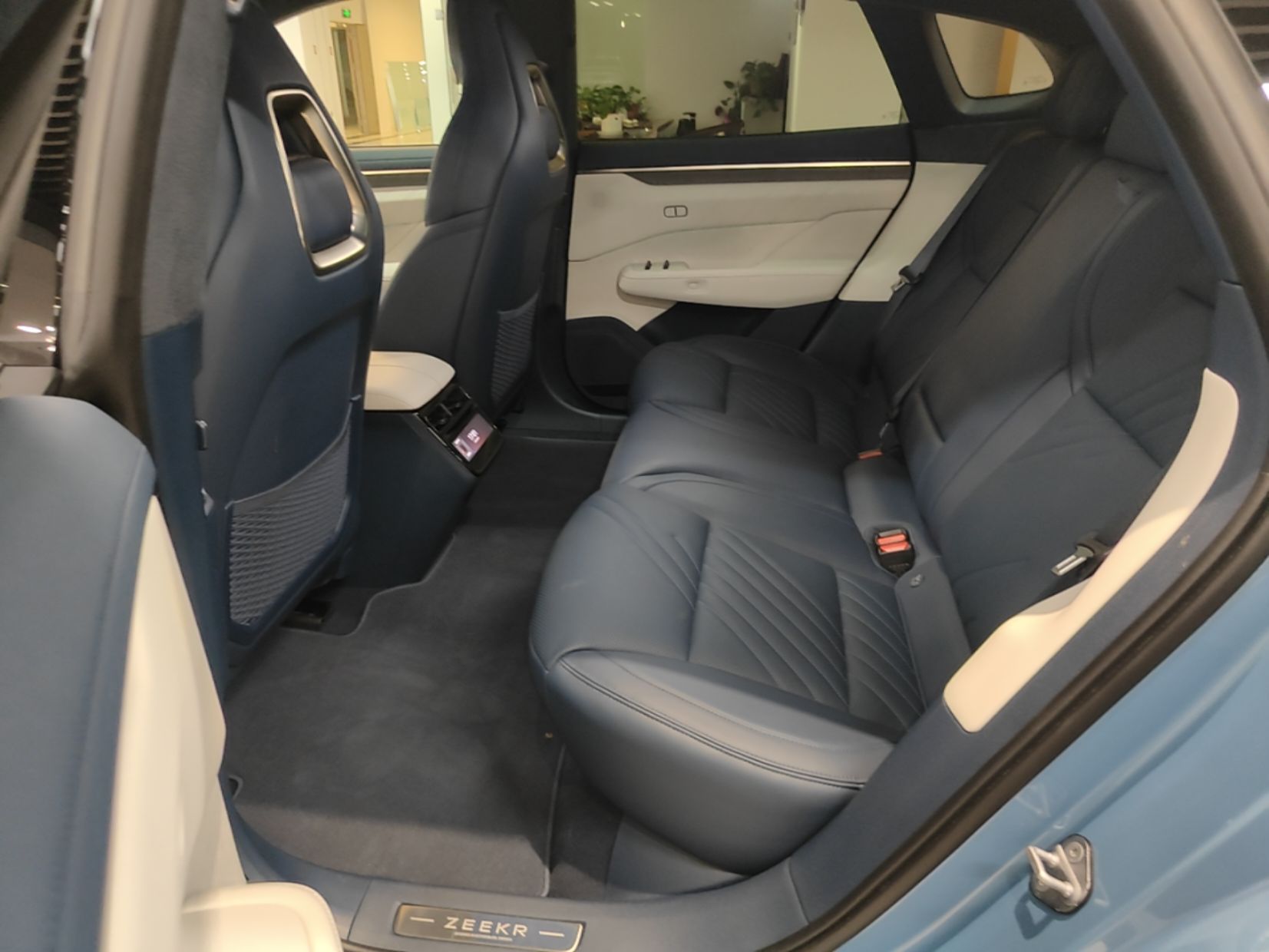Zeekr 001 2025 YOU Edition 100 kWh All-Wheel Drive — снимка 20