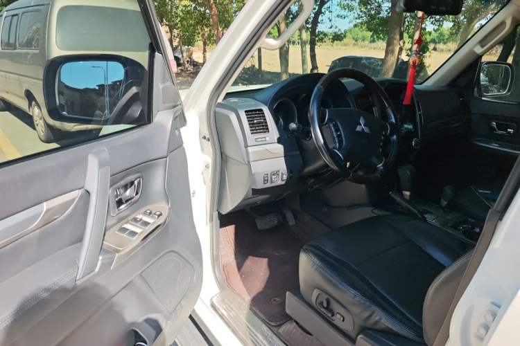 Used Mitsubishi Pajero (Import) 2016 3.0L Automatic Prestige Version China V Standard
