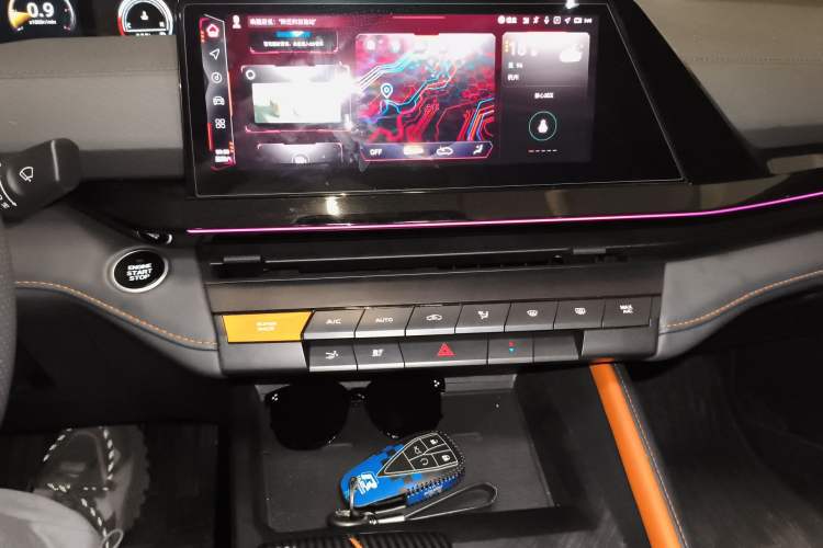 Used CHANGAN UNI-V 2022 1.5T Prestige Version Audio And AC Panel