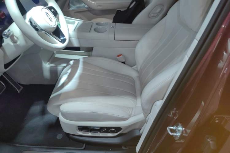 Used Hima AITO M8 2025 Extended-Range Ultra Version 53.4 kWh 5-Seater Edition
